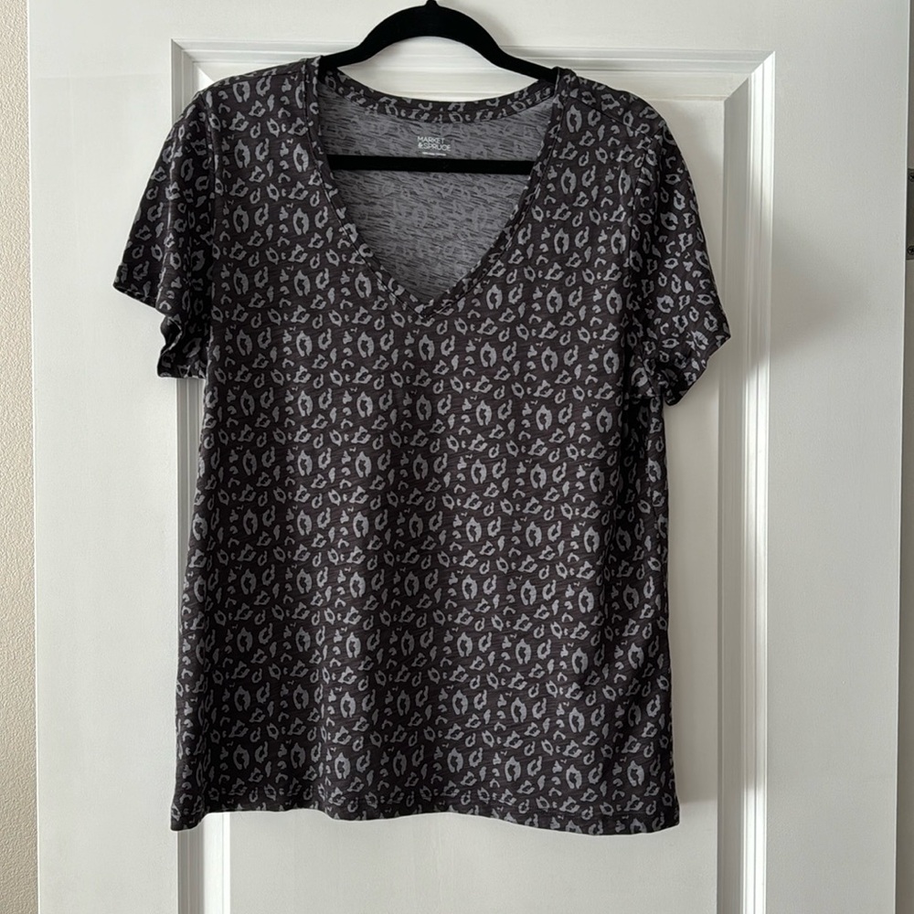 Market & Spruce Charcoal and Light Gray Leopard Print V-Neck Tee